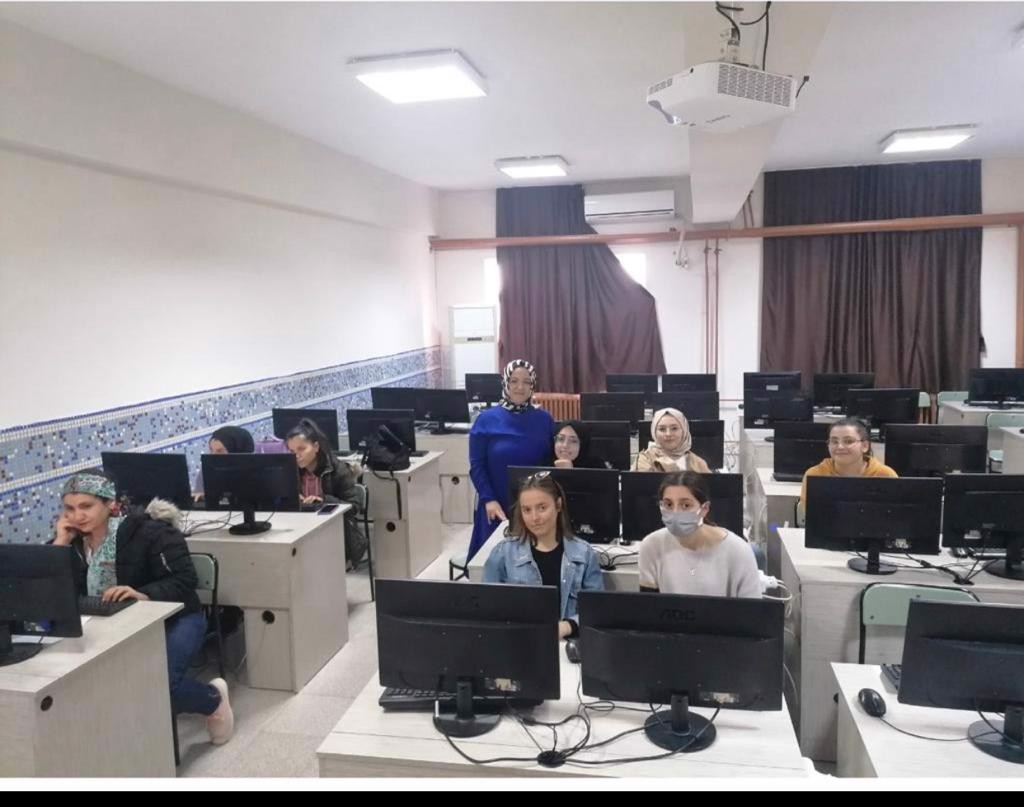Yüksekokul Öğrencilerimize Hızlı Klavye Kursu Düzenlendi